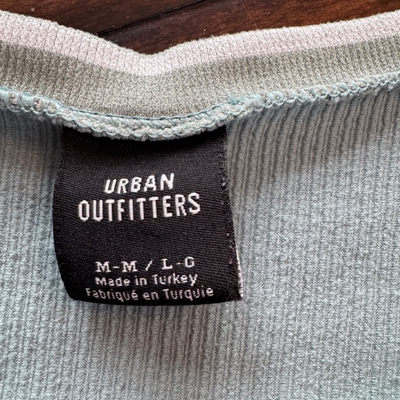 Urban Outfitters Cropped Tee- Size M/L - Picture 4 of 8